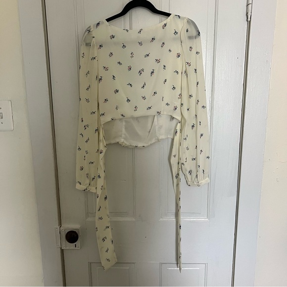 Backyard Roses Shelly Top - Picture 4 of 5